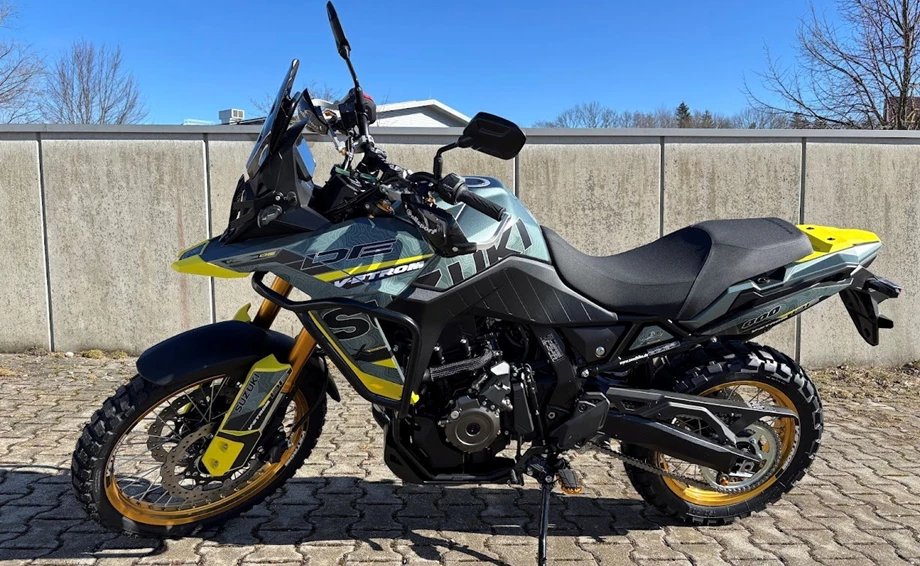 Rebuilt motorbike Suzuki V-Strom 800DE Bild 1: Rebuilt motorbike Suzuki V-Strom 800DE