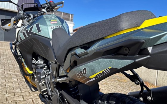 Umgebautes Motorrad Suzuki V-Strom 800DE von Suedbike e.K. Inhaber Wolfgang Schustek - Bild 2 Umgebautes Motorrad Suzuki V-Strom 800DE von Suedbike e.K. Inhaber Wolfgang Schustek - Bild 2