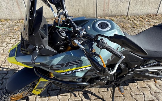 Umgebautes Motorrad Suzuki V-Strom 800DE von Suedbike e.K. Inhaber Wolfgang Schustek - Bild 3 Umgebautes Motorrad Suzuki V-Strom 800DE von Suedbike e.K. Inhaber Wolfgang Schustek - Bild 3