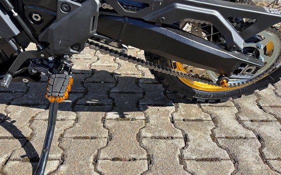 Umgebautes Motorrad Suzuki V-Strom 800DE von Suedbike e.K. Inhaber Wolfgang Schustek - Bild 4 Umgebautes Motorrad Suzuki V-Strom 800DE von Suedbike e.K. Inhaber Wolfgang Schustek - Bild 4