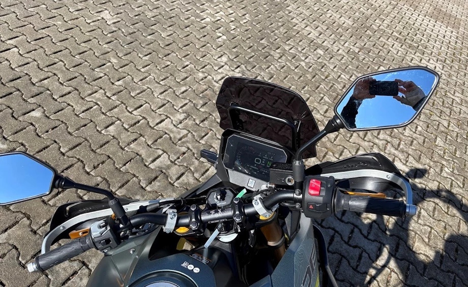 Rebuilt motorbike Suzuki V-Strom 800DE Bild 5: Rebuilt motorbike Suzuki V-Strom 800DE