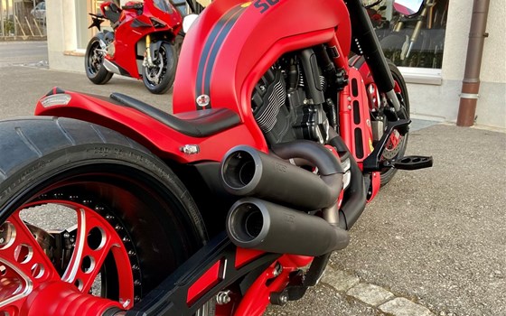 Umgebautes Motorrad Harley-Davidson V-Rod VRSCA von Direct Performance - Bild 5 Umgebautes Motorrad Harley-Davidson V-Rod VRSCA von Direct Performance - Bild 5