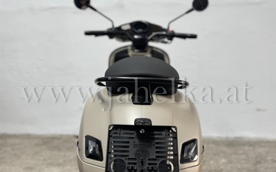 Umgebautes Motorrad Vespa GTV 300 von Jahelka Zweirad GmbH - Bild 6 Umgebautes Motorrad Vespa GTV 300 von Jahelka Zweirad GmbH - Bild 6
