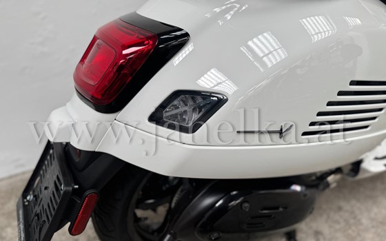 Umgebautes Motorrad Vespa GTS 300 Super Sport von Jahelka Zweirad GmbH - Bild 11 Umgebautes Motorrad Vespa GTS 300 Super Sport von Jahelka Zweirad GmbH - Bild 11