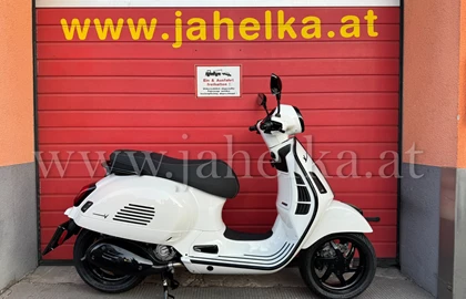 Vespa GTS 300 Super Sport Custom Bike Vespa GTS 300 Super Sport Custom Bike