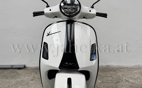 Umgebautes Motorrad Vespa GTS 300 Super Sport von Jahelka Zweirad GmbH - Bild 4 Umgebautes Motorrad Vespa GTS 300 Super Sport von Jahelka Zweirad GmbH - Bild 4