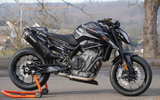 Umgebautes Motorrad KTM 790 Duke L von Motorcorner GmbH - Bild 1 Umgebautes Motorrad KTM 790 Duke L von Motorcorner GmbH - Bild 1