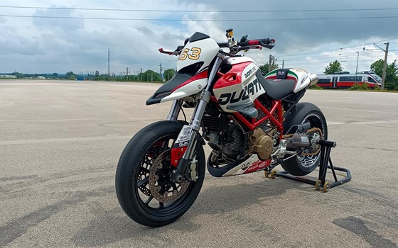Umgebautes Motorrad Ducati Hypermotard 1100 S von 330xd - Bild 1 Umgebautes Motorrad Ducati Hypermotard 1100 S von 330xd - Bild 1