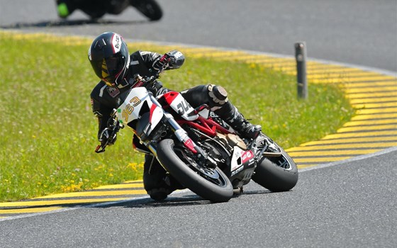 Umgebautes Motorrad Ducati Hypermotard 1100 S von 330xd - Bild 10 Umgebautes Motorrad Ducati Hypermotard 1100 S von 330xd - Bild 10