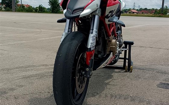 Umgebautes Motorrad Ducati Hypermotard 1100 S von 330xd - Bild 2 Umgebautes Motorrad Ducati Hypermotard 1100 S von 330xd - Bild 2