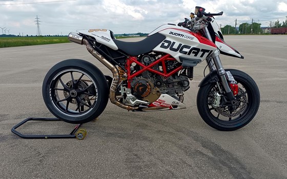 Umgebautes Motorrad Ducati Hypermotard 1100 S von 330xd - Bild 6 Umgebautes Motorrad Ducati Hypermotard 1100 S von 330xd - Bild 6