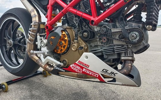 Umgebautes Motorrad Ducati Hypermotard 1100 S von 330xd - Bild 8 Umgebautes Motorrad Ducati Hypermotard 1100 S von 330xd - Bild 8
