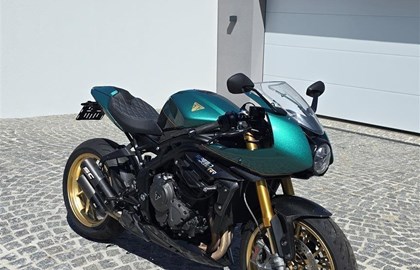 Triumph Speed Triple 1200 RR Custom Bike