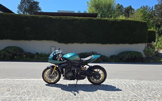Umgebautes Motorrad Triumph Speed Triple 1200 RR von markbika - Bild 2 Umgebautes Motorrad Triumph Speed Triple 1200 RR von markbika - Bild 2