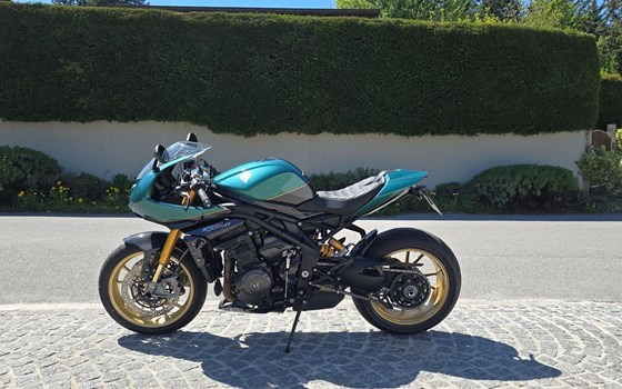 Umgebautes Motorrad Triumph Speed Triple 1200 RR von markbika - Bild 6 Umgebautes Motorrad Triumph Speed Triple 1200 RR von markbika - Bild 6