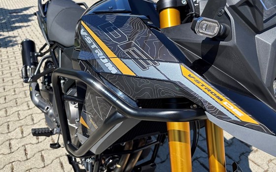 Umgebautes Motorrad Suzuki V-Strom 800DE von Suedbike e.K. Inhaber Wolfgang Schustek - Bild 6 Umgebautes Motorrad Suzuki V-Strom 800DE von Suedbike e.K. Inhaber Wolfgang Schustek - Bild 6