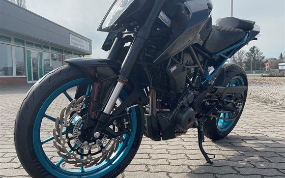 Umgebautes Motorrad KTM 390 Duke von Motorradcenter Neuruppin - LWB Racing - Bild 5 Umgebautes Motorrad KTM 390 Duke von Motorradcenter Neuruppin - LWB Racing - Bild 5