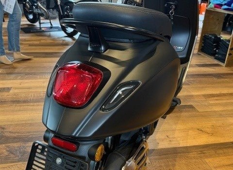 Umgebautes Motorrad Vespa 125 Primavera von SW Moto GmbH - Bild 1 Umgebautes Motorrad Vespa 125 Primavera von SW Moto GmbH - Bild 1