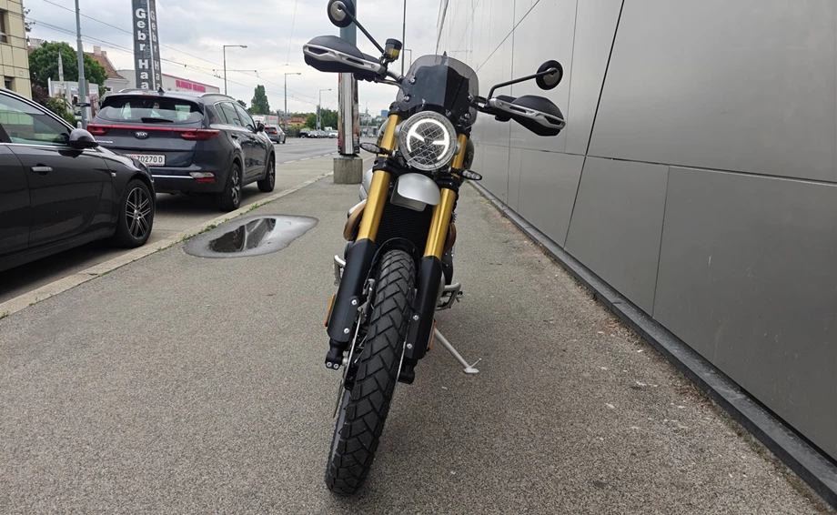 Umbgebautes Motorrad Triumph Scrambler 1200 XE Bild 3: Umbgebautes Motorrad Triumph Scrambler 1200 XE