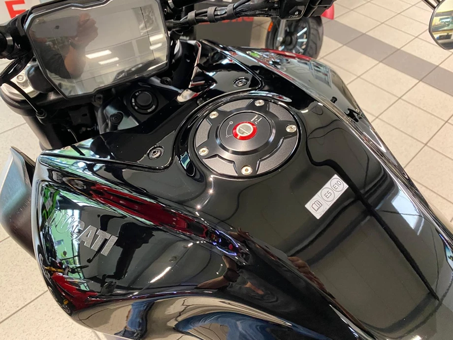 Umbgebautes Motorrad Ducati Diavel V4 Bild 13: Umbgebautes Motorrad Ducati Diavel V4