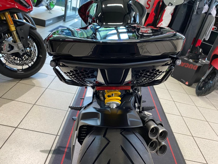 Umbgebautes Motorrad Ducati Diavel V4 Bild 15: Umbgebautes Motorrad Ducati Diavel V4