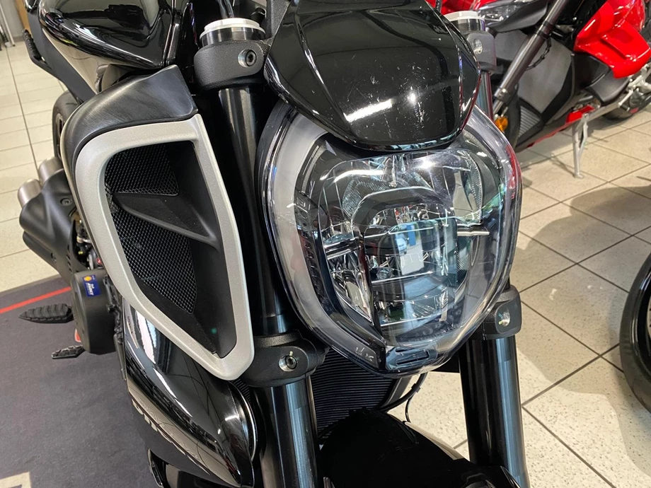 Umbgebautes Motorrad Ducati Diavel V4 Bild 5: Umbgebautes Motorrad Ducati Diavel V4