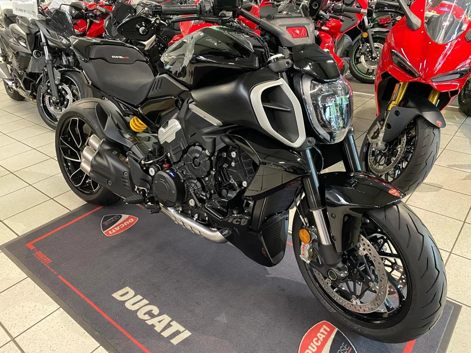 Umbgebautes Motorrad Ducati Diavel V4 Bild 8: Umbgebautes Motorrad Ducati Diavel V4