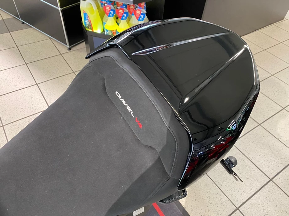 Umbgebautes Motorrad Ducati Diavel V4 Bild 12: Umbgebautes Motorrad Ducati Diavel V4