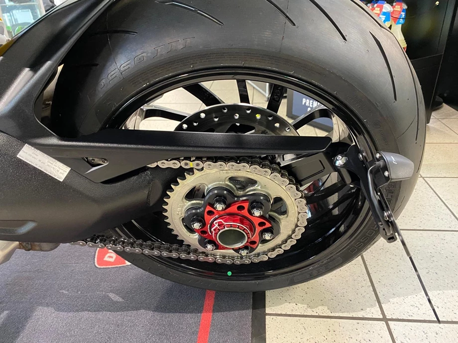 Umbgebautes Motorrad Ducati Diavel V4 Bild 14: Umbgebautes Motorrad Ducati Diavel V4