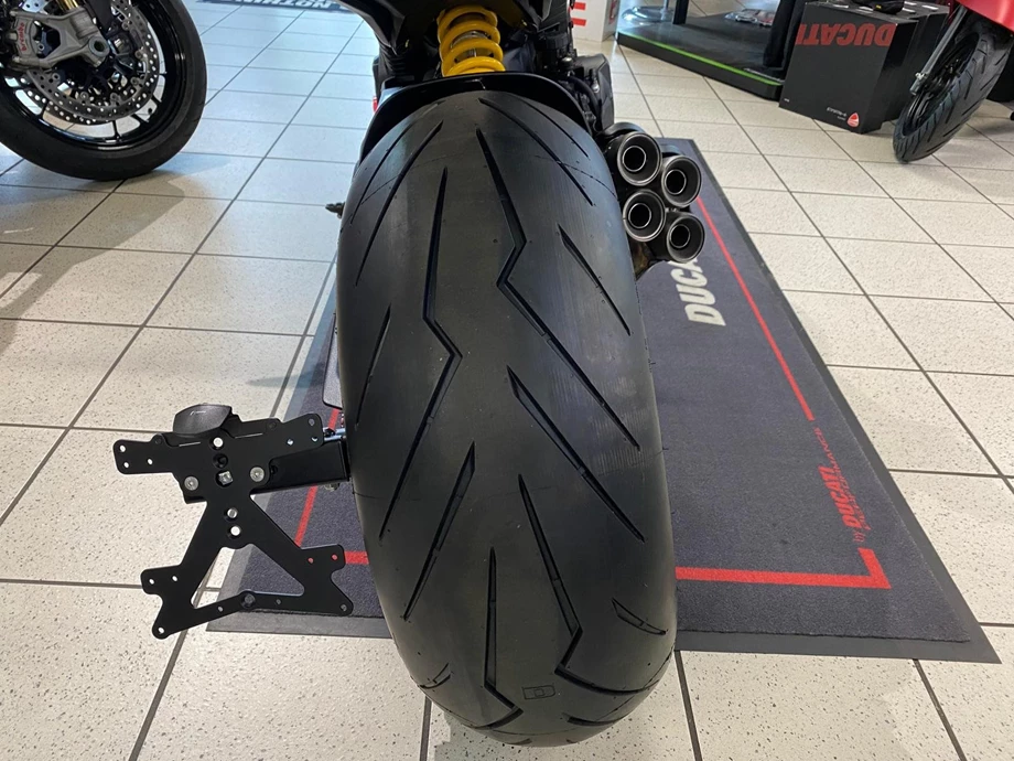 Umbgebautes Motorrad Ducati Diavel V4 Bild 16: Umbgebautes Motorrad Ducati Diavel V4