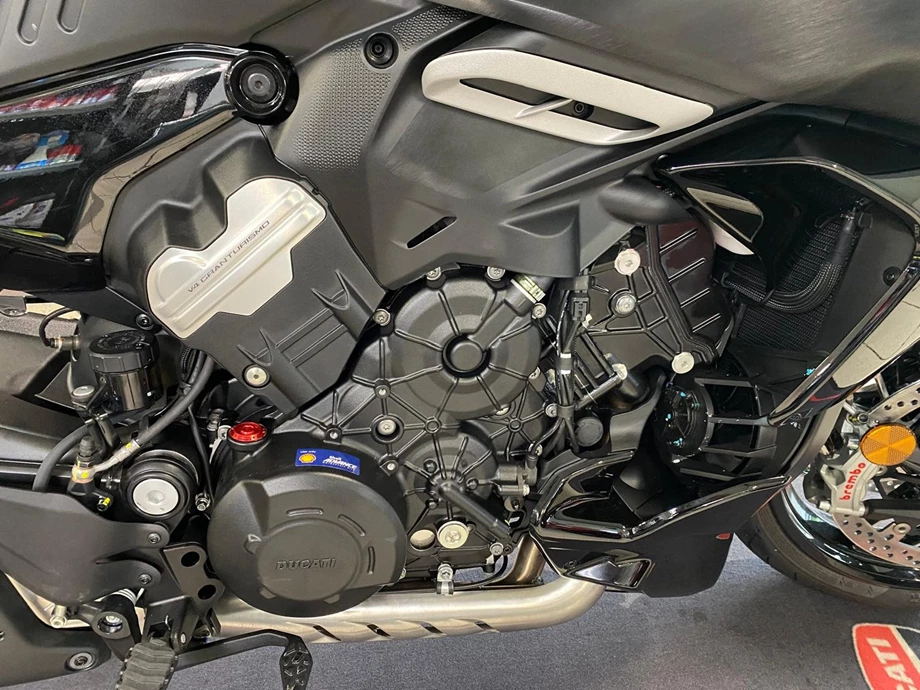 Umbgebautes Motorrad Ducati Diavel V4 Bild 19: Umbgebautes Motorrad Ducati Diavel V4