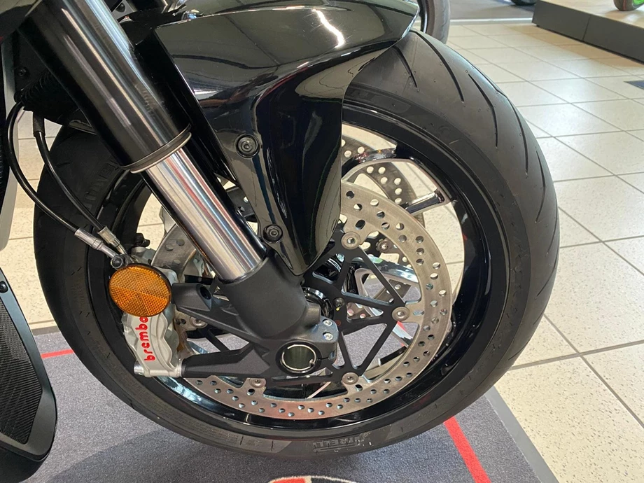 Umbgebautes Motorrad Ducati Diavel V4 Bild 20: Umbgebautes Motorrad Ducati Diavel V4