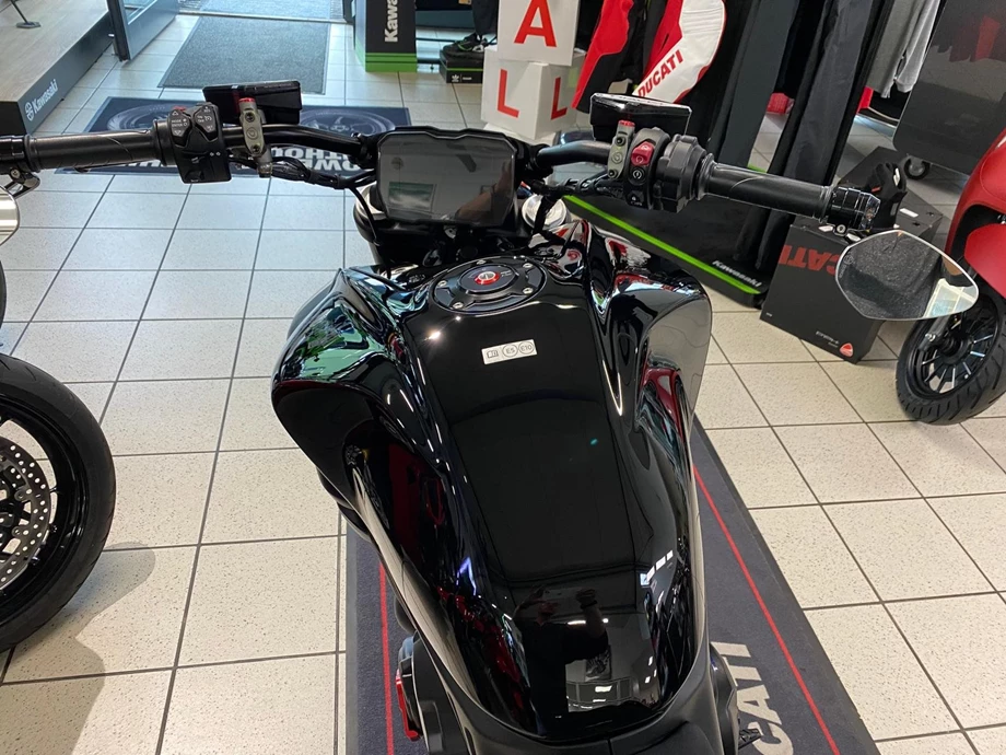 Umbgebautes Motorrad Ducati Diavel V4 Bild 3: Umbgebautes Motorrad Ducati Diavel V4