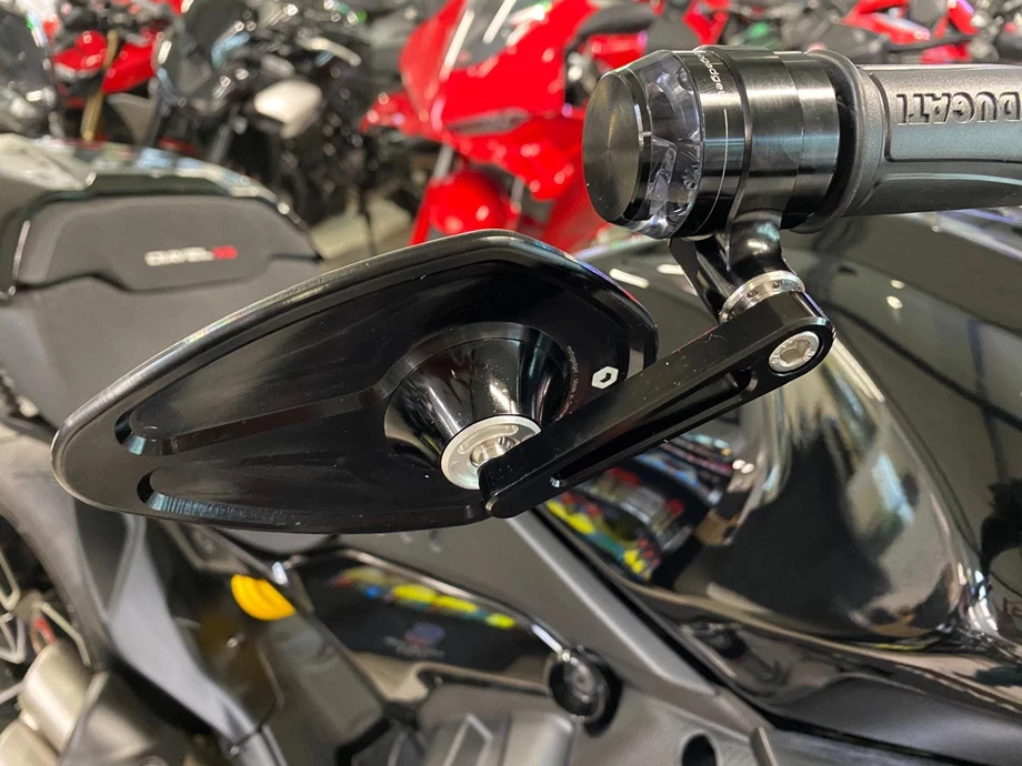 Umbgebautes Motorrad Ducati Diavel V4 Bild 6: Umbgebautes Motorrad Ducati Diavel V4