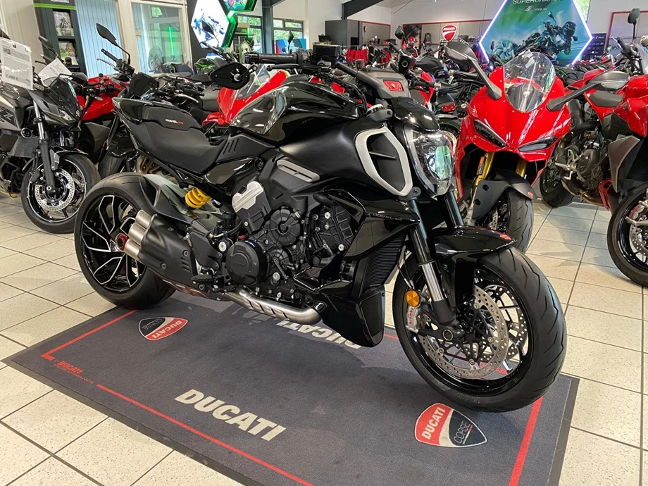 Umbgebautes Motorrad Ducati Diavel V4 Bild 7: Umbgebautes Motorrad Ducati Diavel V4