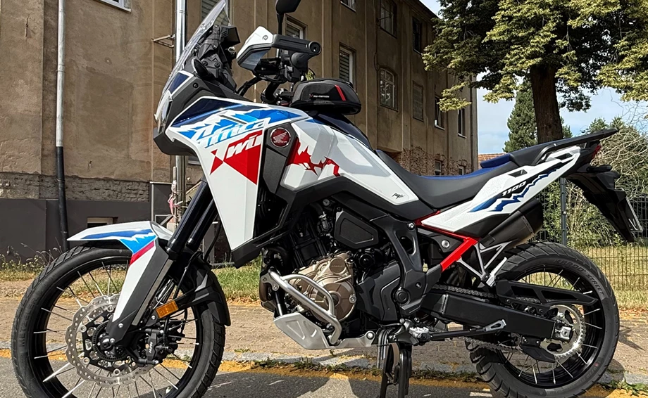 Umbgebautes Motorrad Honda CRF1100L Africa Twin DCT Bild 2: Umbgebautes Motorrad Honda CRF1100L Africa Twin DCT