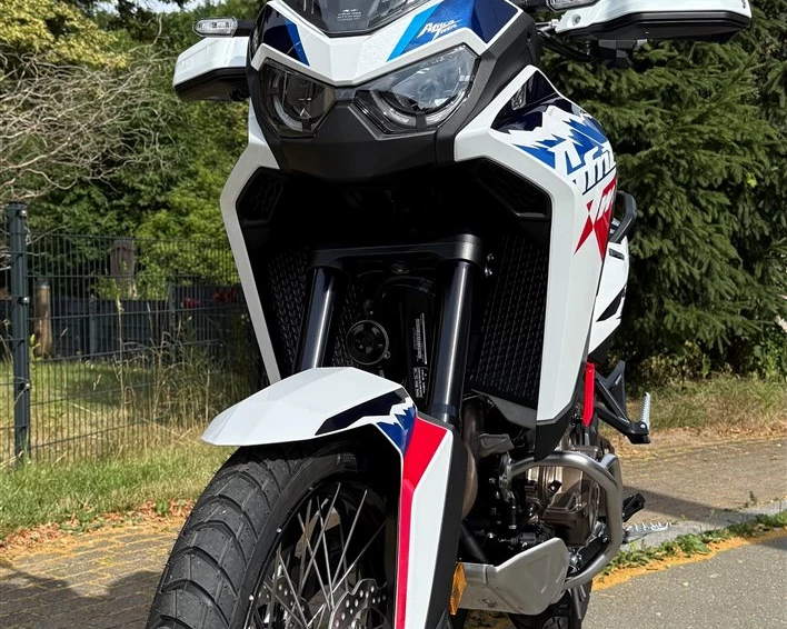 Umbgebautes Motorrad Honda CRF1100L Africa Twin DCT Bild 3: Umbgebautes Motorrad Honda CRF1100L Africa Twin DCT