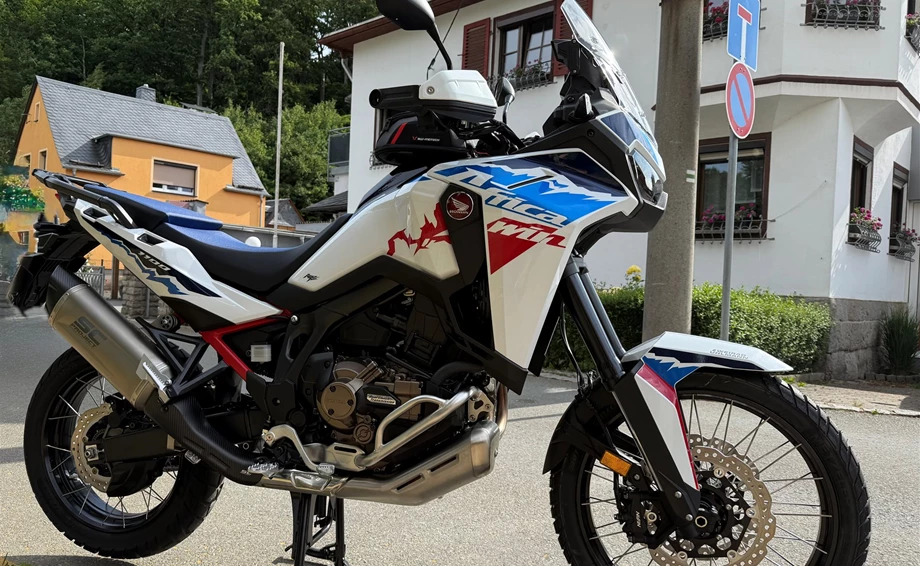 Umbgebautes Motorrad Honda CRF1100L Africa Twin DCT Bild 1: Umbgebautes Motorrad Honda CRF1100L Africa Twin DCT