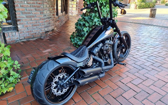 Umgebautes Motorrad Harley-Davidson Softail Breakout 114 FXBRS von X-Trem Custombikes - Bild 12 Umgebautes Motorrad Harley-Davidson Softail Breakout 114 FXBRS von X-Trem Custombikes - Bild 12