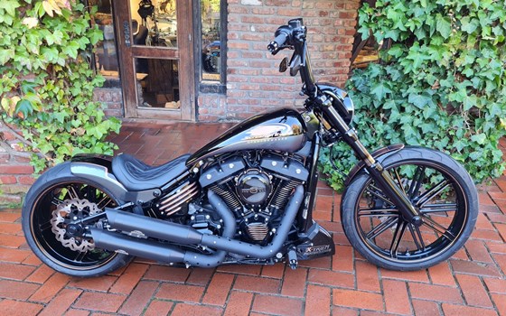 Umgebautes Motorrad Harley-Davidson Softail Breakout 114 FXBRS von X-Trem Custombikes - Bild 1 Umgebautes Motorrad Harley-Davidson Softail Breakout 114 FXBRS von X-Trem Custombikes - Bild 1