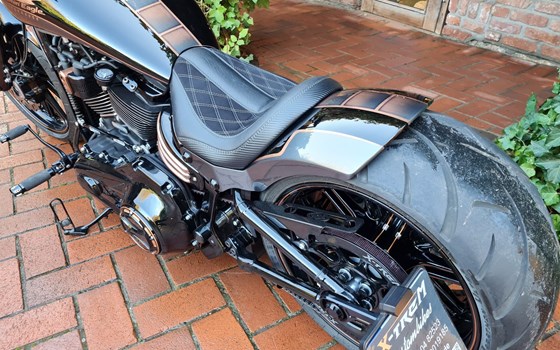 Umgebautes Motorrad Harley-Davidson Softail Breakout 114 FXBRS von X-Trem Custombikes - Bild 23 Umgebautes Motorrad Harley-Davidson Softail Breakout 114 FXBRS von X-Trem Custombikes - Bild 23