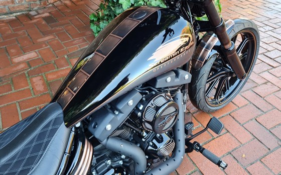 Umgebautes Motorrad Harley-Davidson Softail Breakout 114 FXBRS von X-Trem Custombikes - Bild 7 Umgebautes Motorrad Harley-Davidson Softail Breakout 114 FXBRS von X-Trem Custombikes - Bild 7