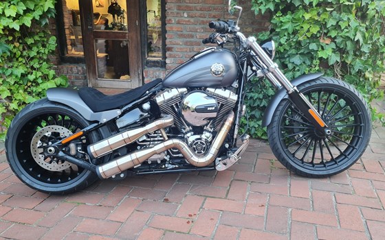 Umgebautes Motorrad Harley-Davidson Softail Breakout FXSB von X-Trem Custombikes - Bild 1 Umgebautes Motorrad Harley-Davidson Softail Breakout FXSB von X-Trem Custombikes - Bild 1