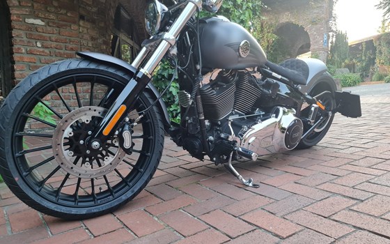 Umgebautes Motorrad Harley-Davidson Softail Breakout FXSB von X-Trem Custombikes - Bild 10 Umgebautes Motorrad Harley-Davidson Softail Breakout FXSB von X-Trem Custombikes - Bild 10