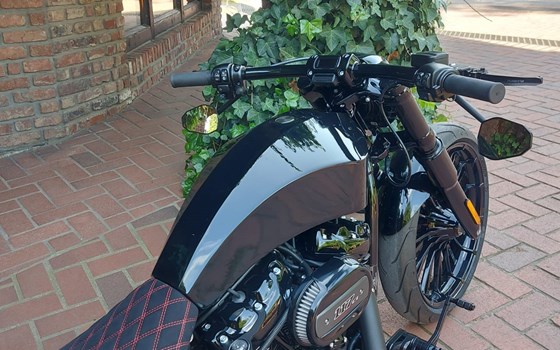 Umgebautes Motorrad Harley-Davidson Softail Breakout 114 FXBRS von X-Trem Custombikes - Bild 16 Umgebautes Motorrad Harley-Davidson Softail Breakout 114 FXBRS von X-Trem Custombikes - Bild 16