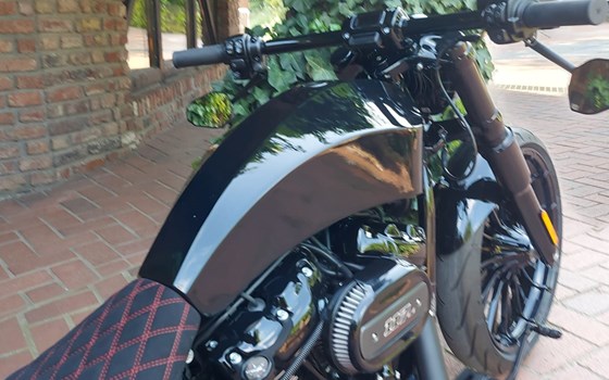 Umgebautes Motorrad Harley-Davidson Softail Breakout 114 FXBRS von X-Trem Custombikes - Bild 18 Umgebautes Motorrad Harley-Davidson Softail Breakout 114 FXBRS von X-Trem Custombikes - Bild 18