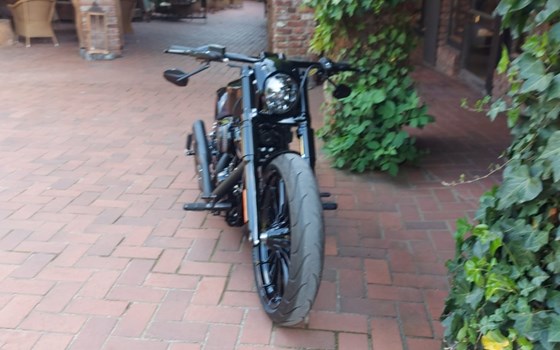 Umgebautes Motorrad Harley-Davidson Softail Breakout 114 FXBRS von X-Trem Custombikes - Bild 21 Umgebautes Motorrad Harley-Davidson Softail Breakout 114 FXBRS von X-Trem Custombikes - Bild 21