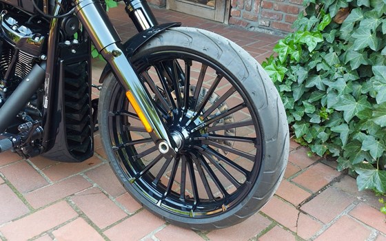 Umgebautes Motorrad Harley-Davidson Softail Breakout 114 FXBRS von X-Trem Custombikes - Bild 22 Umgebautes Motorrad Harley-Davidson Softail Breakout 114 FXBRS von X-Trem Custombikes - Bild 22