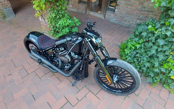 Umgebautes Motorrad Harley-Davidson Softail Breakout 114 FXBRS von X-Trem Custombikes - Bild 24 Umgebautes Motorrad Harley-Davidson Softail Breakout 114 FXBRS von X-Trem Custombikes - Bild 24