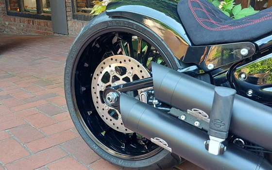 Umgebautes Motorrad Harley-Davidson Softail Breakout 114 FXBRS von X-Trem Custombikes - Bild 25 Umgebautes Motorrad Harley-Davidson Softail Breakout 114 FXBRS von X-Trem Custombikes - Bild 25